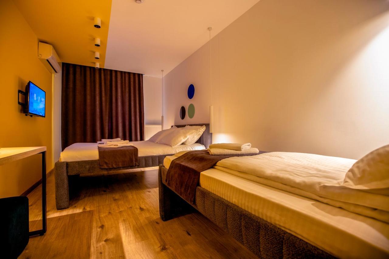 Hotel 4 Llulla بريشتاين المظهر الخارجي الصورة