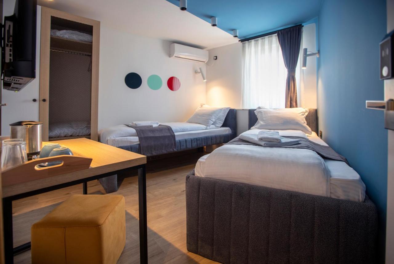 Hotel 4 Llulla بريشتاين المظهر الخارجي الصورة