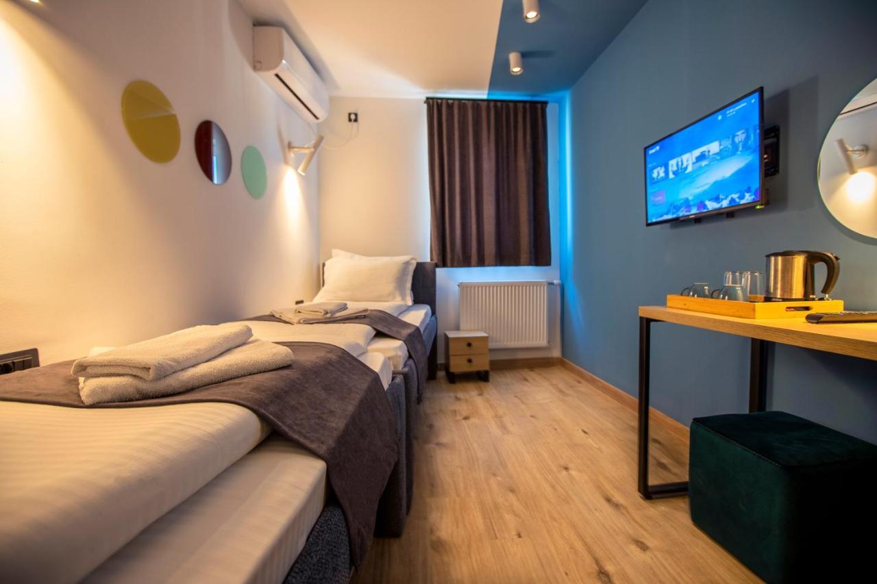 Hotel 4 Llulla بريشتاين المظهر الخارجي الصورة