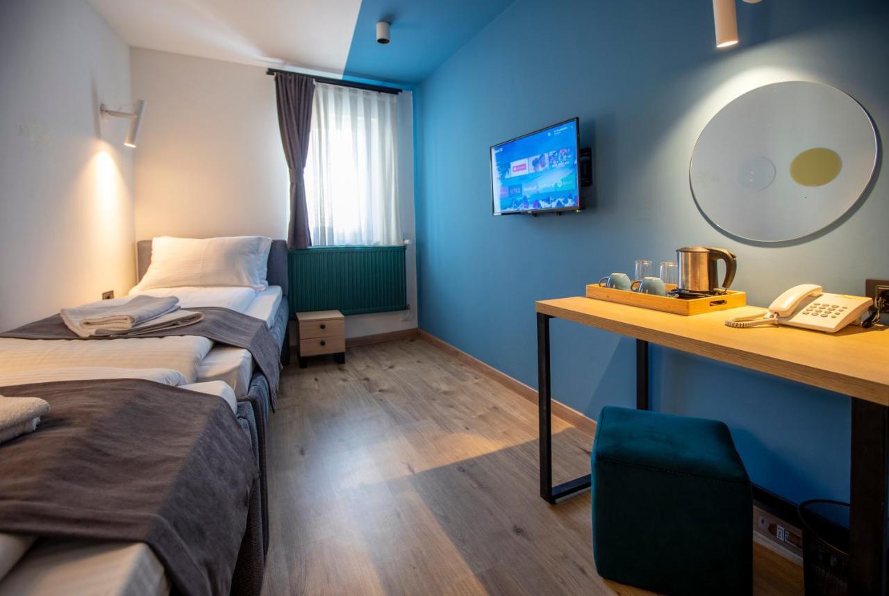 Hotel 4 Llulla بريشتاين المظهر الخارجي الصورة