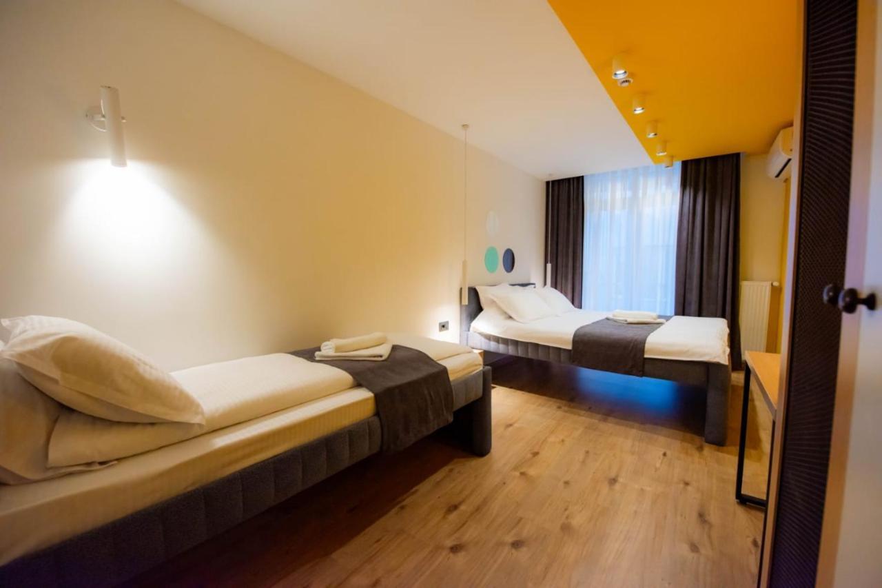 Hotel 4 Llulla بريشتاين المظهر الخارجي الصورة